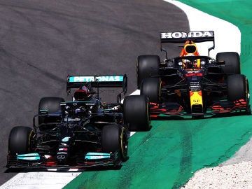 Hamilton impone su ley en el Gran Premio de Portugal y Alonso hace su mejor carrera con Alpine terminando 8º, Sainz 9º