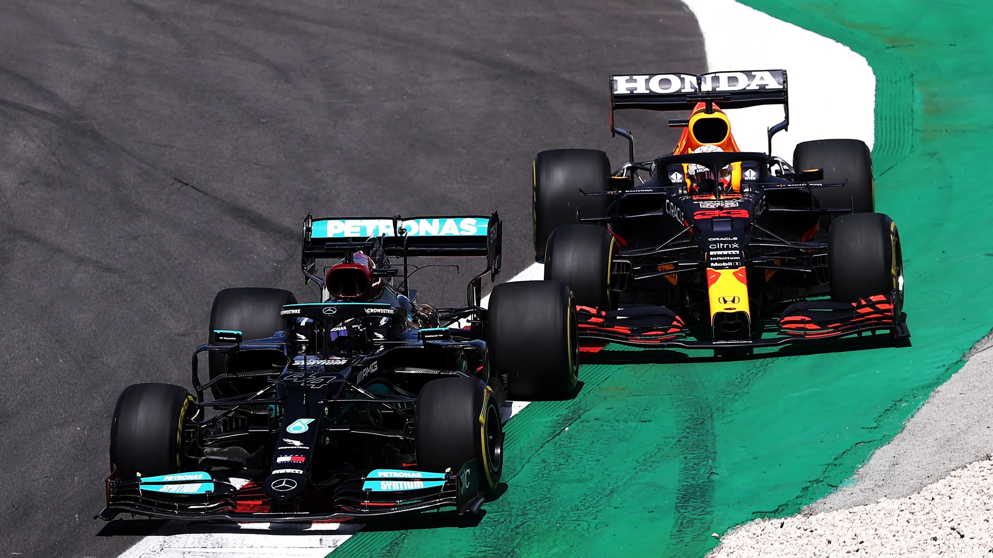 Hamilton impone su ley en el Gran Premio de Portugal y Alonso hace su mejor carrera con Alpine terminando 8º, Sainz 9º Hamilton impone su ley en el Gran Premio de Portugal y Alonso hace su mejor carrera con Alpine terminando 8º, Sainz 9º
