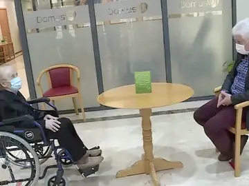 Mujer en una residencia Mujer en una residencia