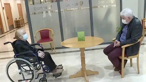 Mujer en una residencia Mujer en una residencia