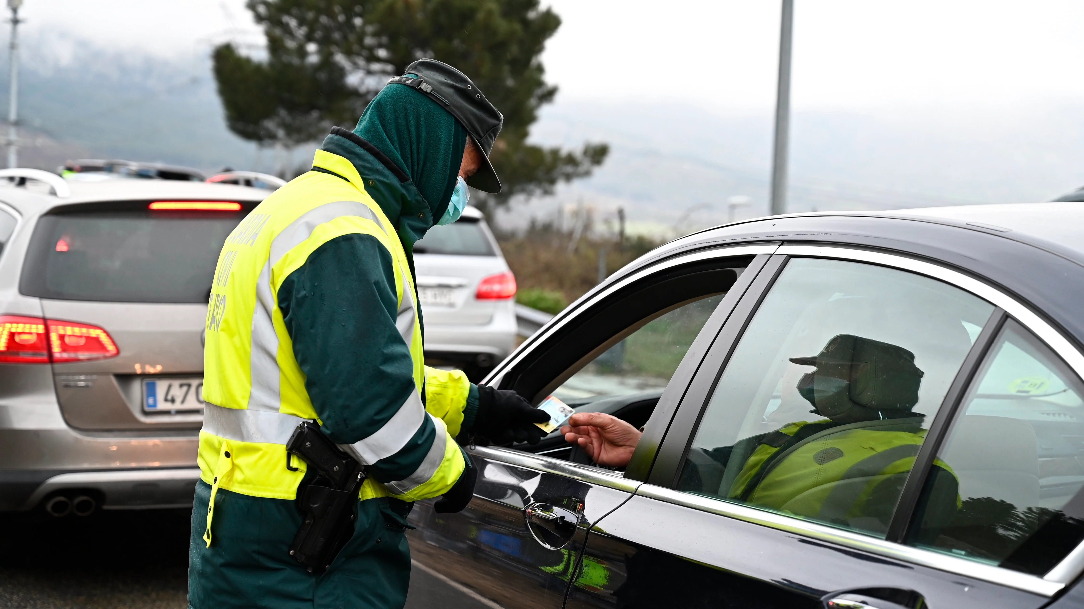 Guardia Civil pidiendo documentación Guardia Civil pidiendo documentación