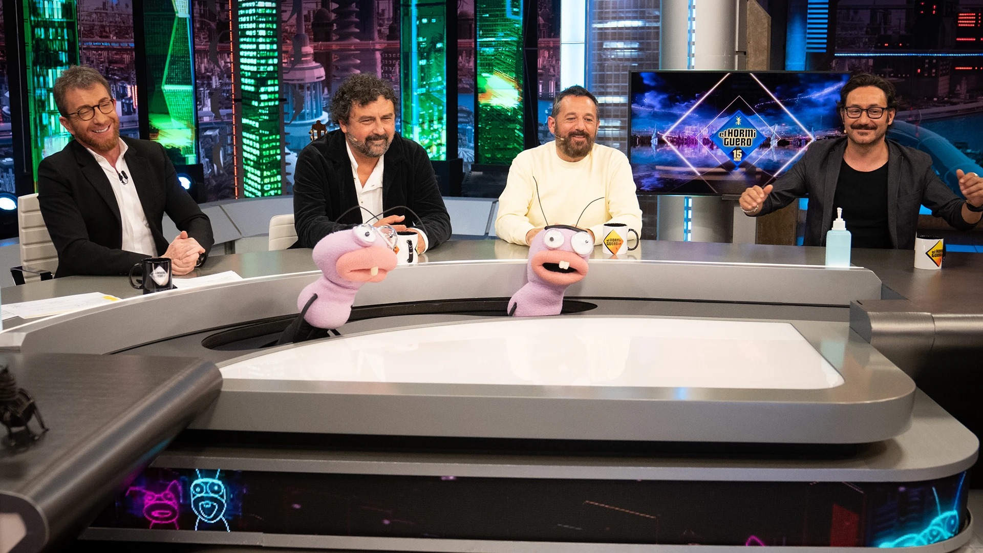 'Los hombres de Paco' descubren las identidades de personajes famosos de películas en 'El Hormiguero 3.0' 'Los hombres de Paco' descubren las identidades de personajes famosos de películas en 'El Hormiguero 3.0'