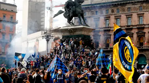 Los aficionados del Inter celebran el título de la Serie A Los aficionados del Inter celebran el título de la Serie A
