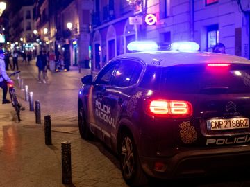 La Policía patrulla por las calles de Madrid