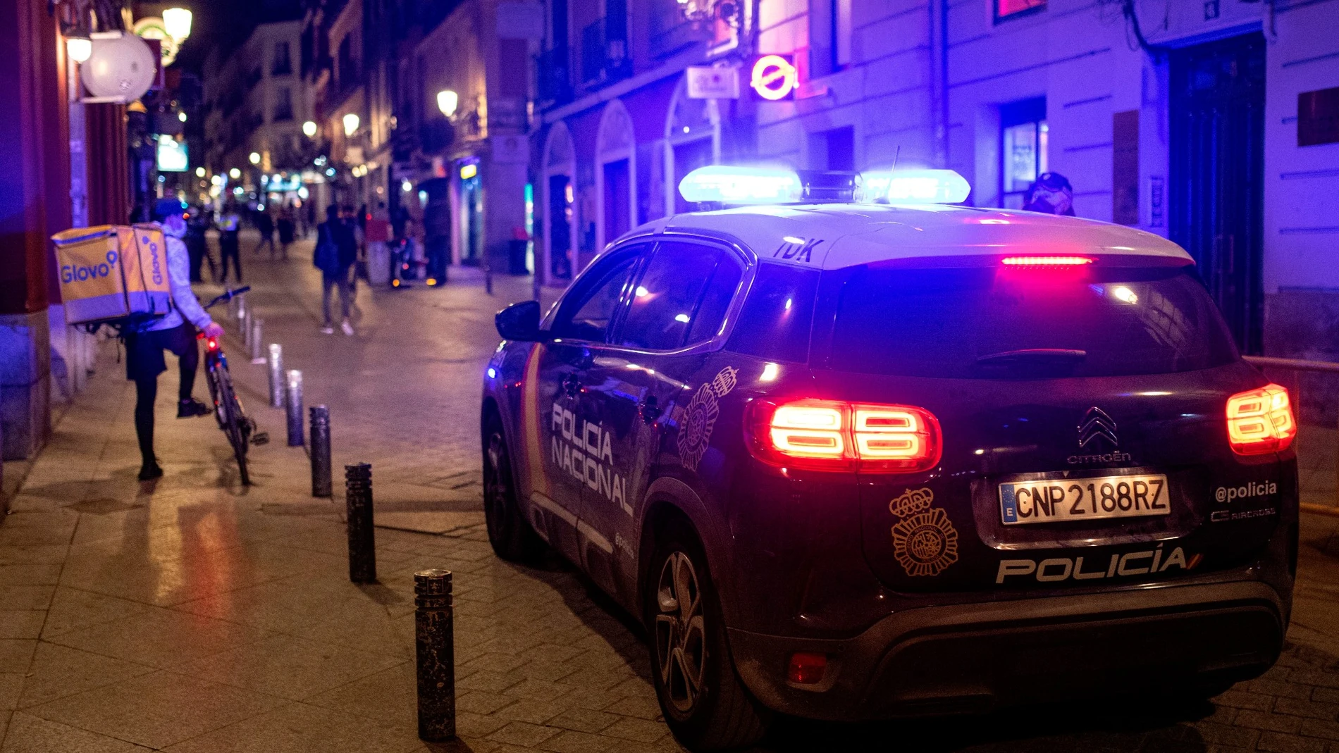 La Policía patrulla por las calles de Madrid