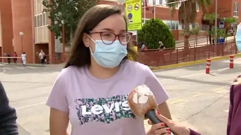 Verena, la joven que tose cada dos segundos Verena, la joven que tose cada dos segundos