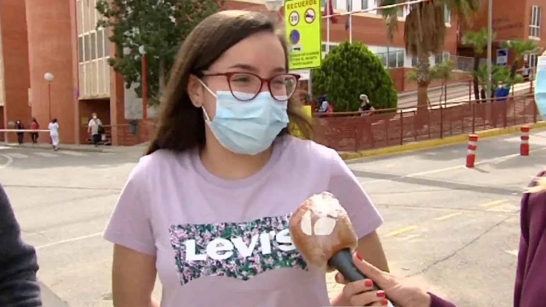 Verena, la joven que tose cada dos segundos