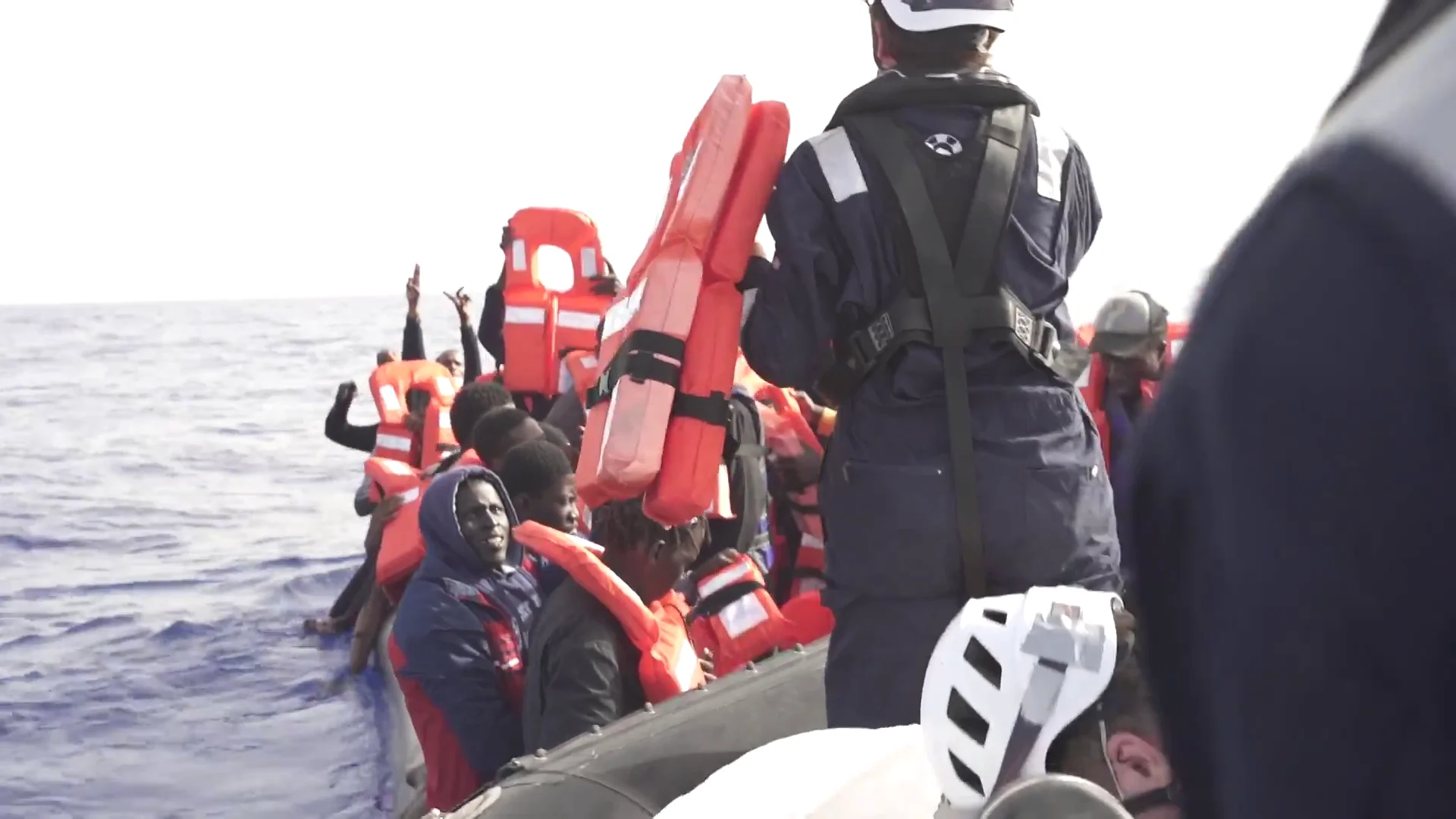 Sea Watch rescata a 51 inmigrantes Sea Watch rescata a 51 inmigrantes