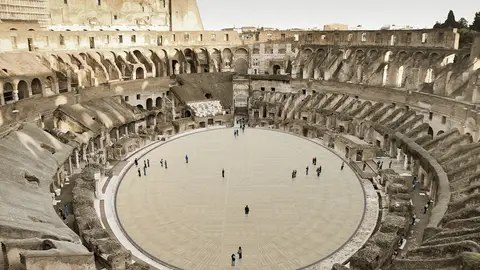 Vista del proyecto aprobado por Italia para devolver al Coliseo de Roma su "arena", la platea en la que hace dos milenios tenían lugar la lucha de gladiadores Vista del proyecto aprobado por Italia para devolver al Coliseo de Roma su "arena", la platea en la que hace dos milenios tenían lugar la lucha de gladiadores