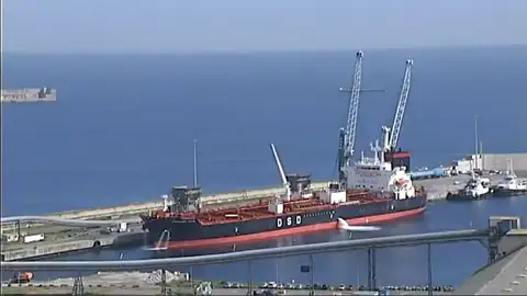 Buque Stavanger Pearl atracado en Bilbao Buque Stavanger Pearl atracado en Bilbao