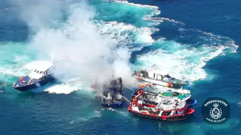 Incendio en la Ría de Pontevedra Incendio en la Ría de Pontevedra