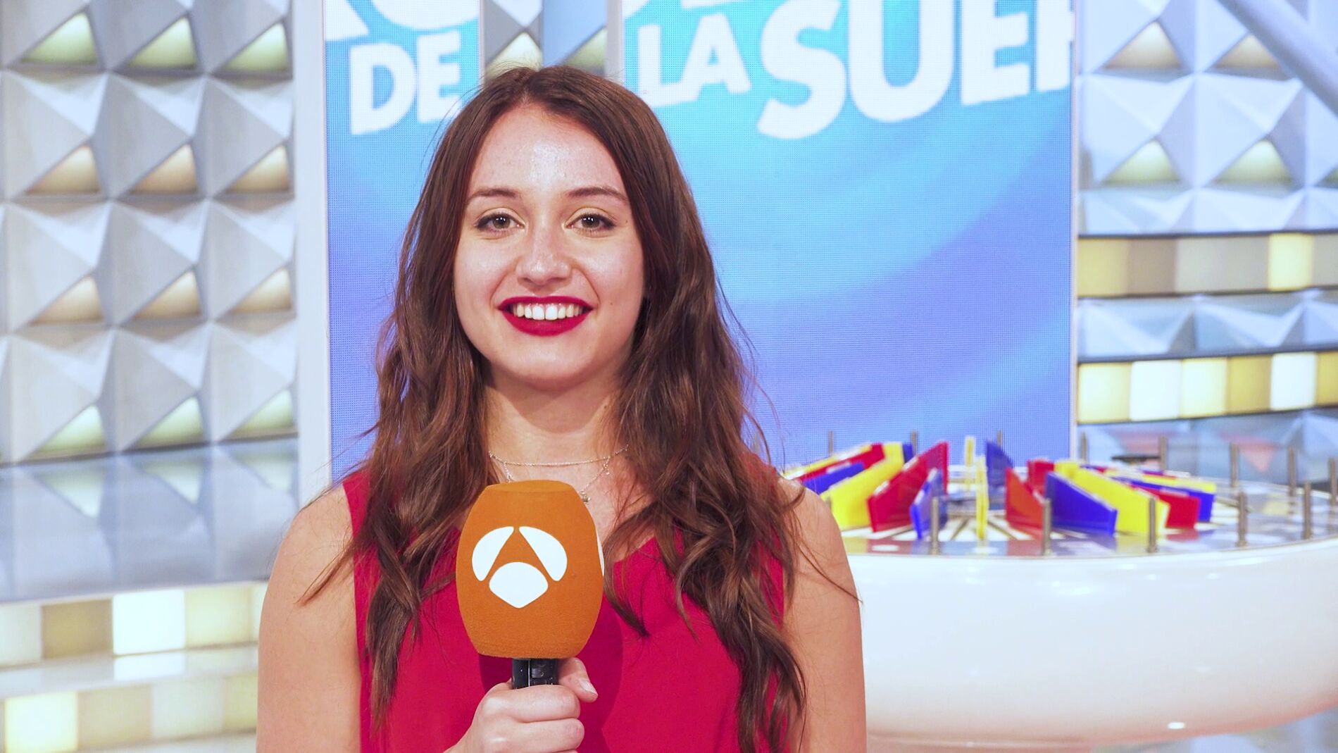 La emoci&oacute;n supera a Marta al llevarse el coche de 'La ruleta de la suerte': "No me lo pod&iacute;a creer"