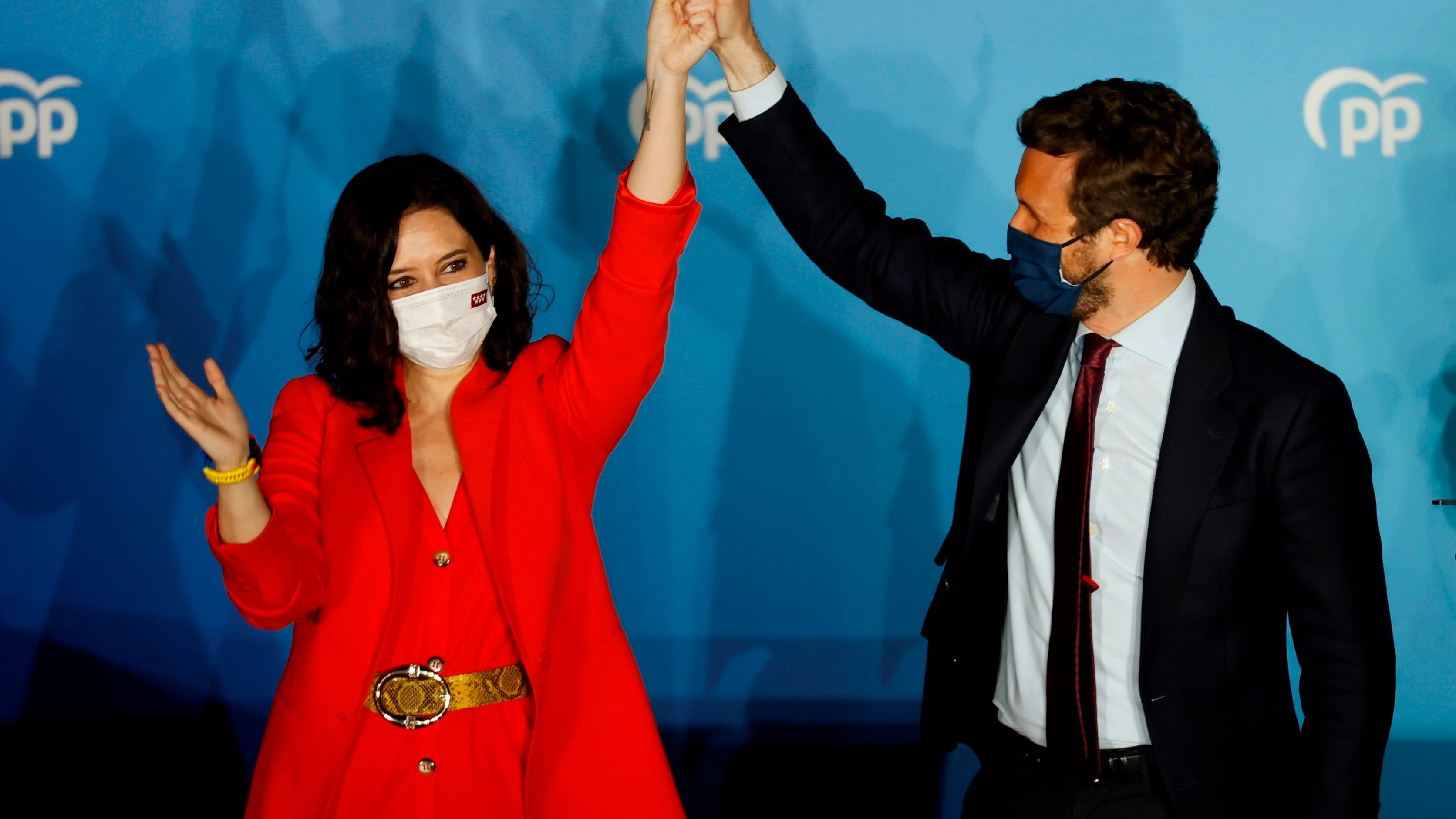 Isabel D&iacute;az Ayuso y Pablo Casado celebran la victoria