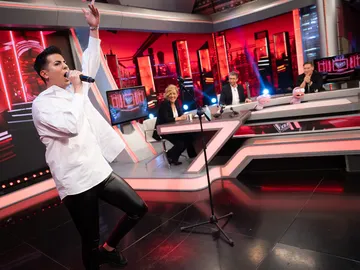 Carlos Latre se convierte en coach de 'La Voz' durante la sección de Trancas y Barrancas: "No canta un pimiento" Carlos Latre se convierte en coach de 'La Voz' durante la sección de Trancas y Barrancas: "No canta un pimiento"