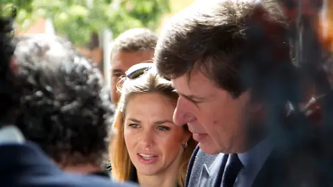Cayetano Martínez de Irujo y su exmujer Genoveva Casanova Cayetano Martínez de Irujo y su exmujer Genoveva Casanova