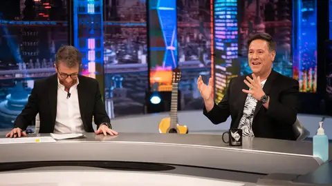 Carlos Latre sorprende cantando como Rosalía: "Si me das a elegir..." Carlos Latre sorprende cantando como Rosalía: "Si me das a elegir..."