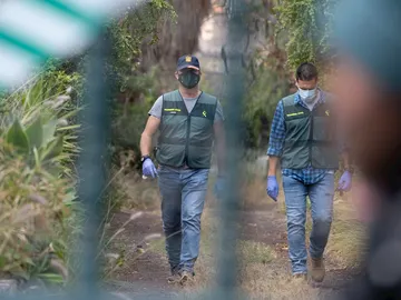 - La Guardia Civil está realizando un nuevo registro en la casa de Tomás Antonio G.C., desaparecido desde el pasado martes al igual que sus dos hijas, de 1 y 6 años, en el municipio de Candelaria (Tenerife) - La Guardia Civil está realizando un nuevo registro en la casa de Tomás Antonio G.C., desaparecido desde el pasado martes al igual que sus dos hijas, de 1 y 6 años, en el municipio de Candelaria (Tenerife)