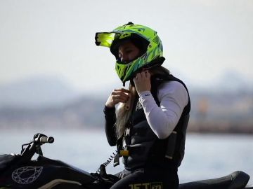 Cristina Lazarraga, la piloto que gana a hombres en moto de agua: "Pica que gane una chica"