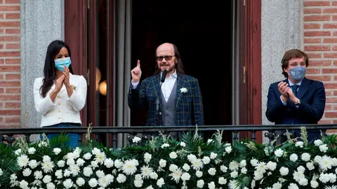 Santiago Segura, José Luis Martínez Almeida y Begoña Villacís, en el pregón de San Isidro 2021 Santiago Segura, José Luis Martínez Almeida y Begoña Villacís, en el pregón de San Isidro 2021