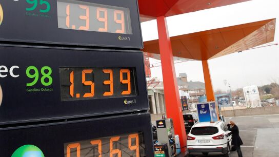 Un gasolinera marca los precios de los carburantes