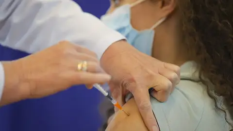 Once comunidades registran menos de diez fallecidos en la última semana Once comunidades registran menos de diez fallecidos en la última semana