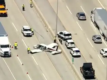 Aterrizaje de avioneta en autopista de Chicago Aterrizaje de avioneta en autopista de Chicago