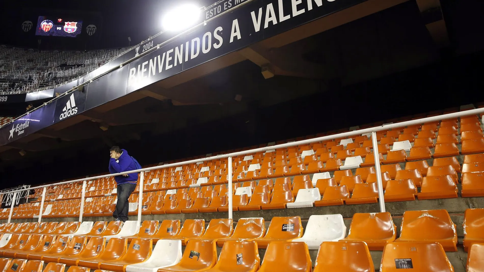  Mestalla ya se prepara para recibir a 5.000 aficionados en la vuelta del público a varios estadios de la Liga