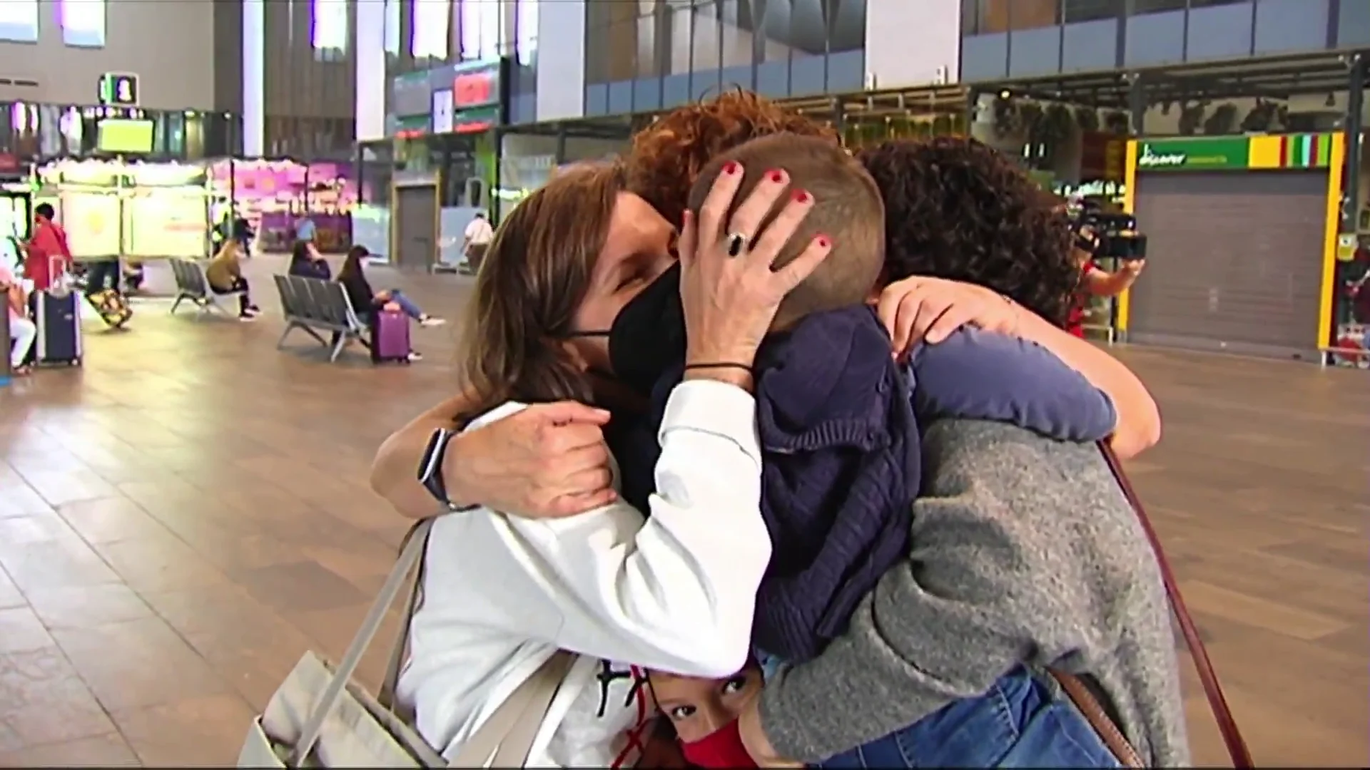 Reencuentros familiares en toda España en el primer fin de semana sin cierres perimetrales Reencuentros familiares en toda España en el primer fin de semana sin cierres perimetrales