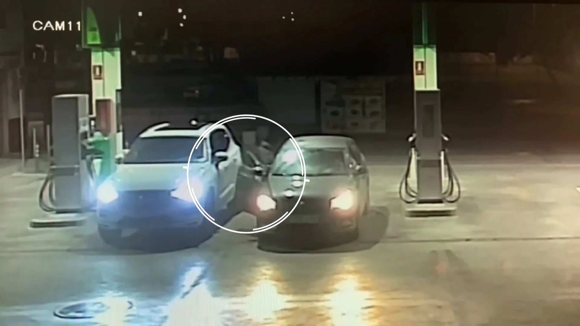 Roban un coche en una gasolinera de Sevilla mientras el propietario pagaba el repostaje