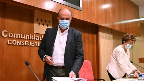 l viceconsejero Salud Publica y Plan COVID -19, Antonio Zapatero, y la directora general de Salud Pública de la Comunidad de Madrid, Elena Andrada, momentos antes de informar de las nuevas restricciones contra el coronavirus en el primer viernes sin estado de alarma l viceconsejero Salud Publica y Plan COVID -19, Antonio Zapatero, y la directora general de Salud Pública de la Comunidad de Madrid, Elena Andrada, momentos antes de informar de las nuevas restricciones contra el coronavirus en el primer viernes sin estado de alarma