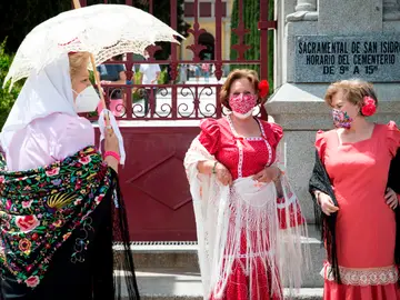 Personas celebrando San Isidro en Madrid Personas celebrando San Isidro en Madrid