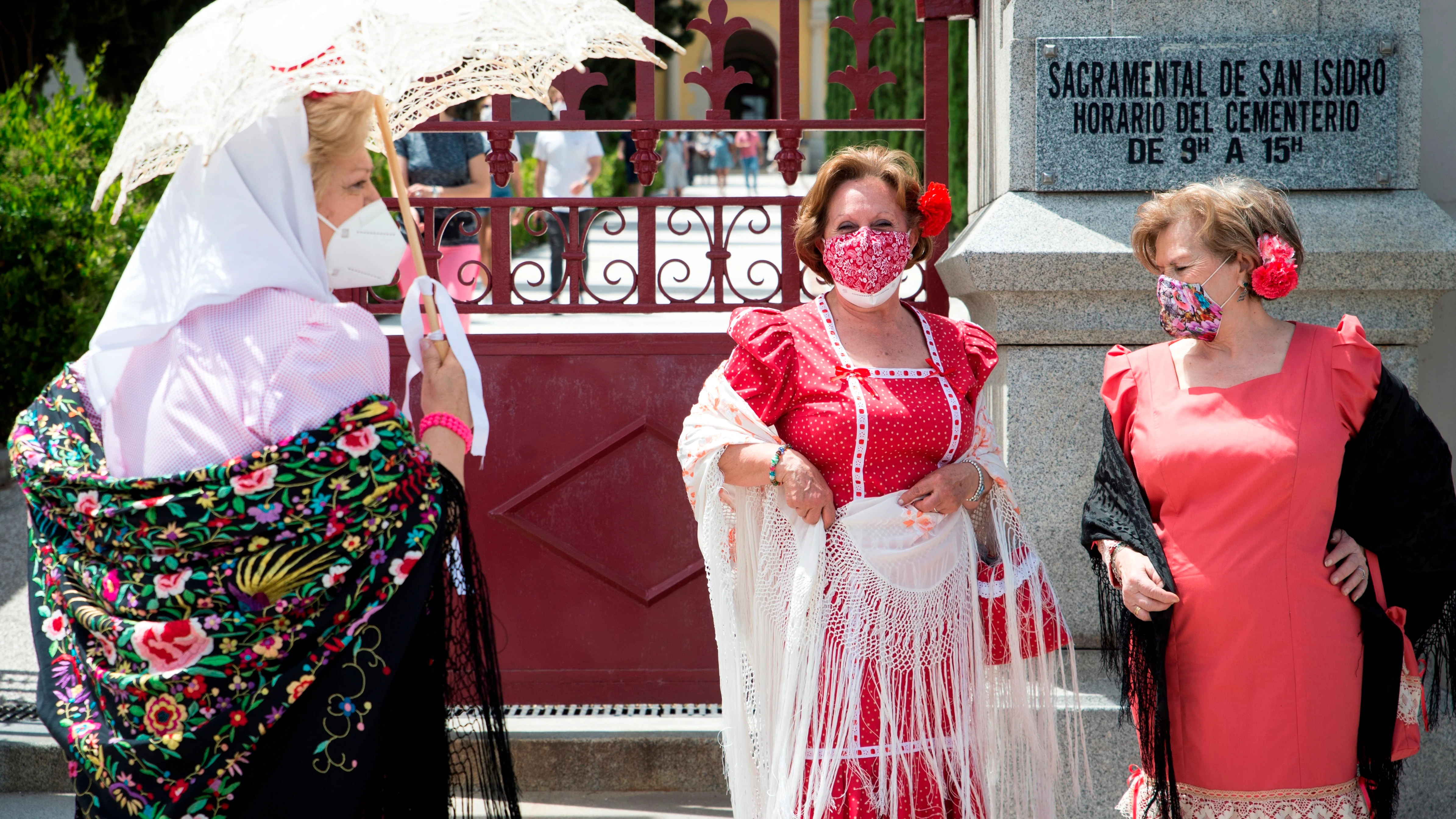 Personas celebrando San Isidro en Madrid Personas celebrando San Isidro en Madrid