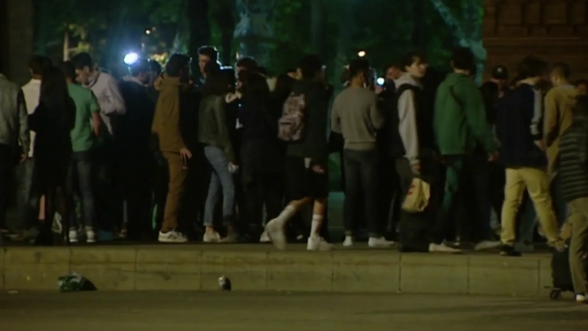 Varios jóvenes en la calle Varios jóvenes en la calle