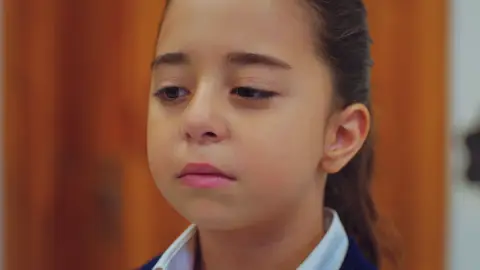 Niemann-Pick: así es la enfermedad rara que Öykü ha dado visibilidad en ‘Mi hija’ 'Mi hija'