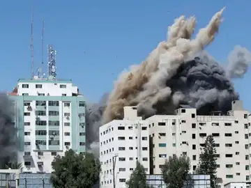 Israel bombardea la sede de agencia AP y Al Jazeera en la Franja de Gaza Israel bombardea la sede de agencia AP y Al Jazeera en la Franja de Gaza