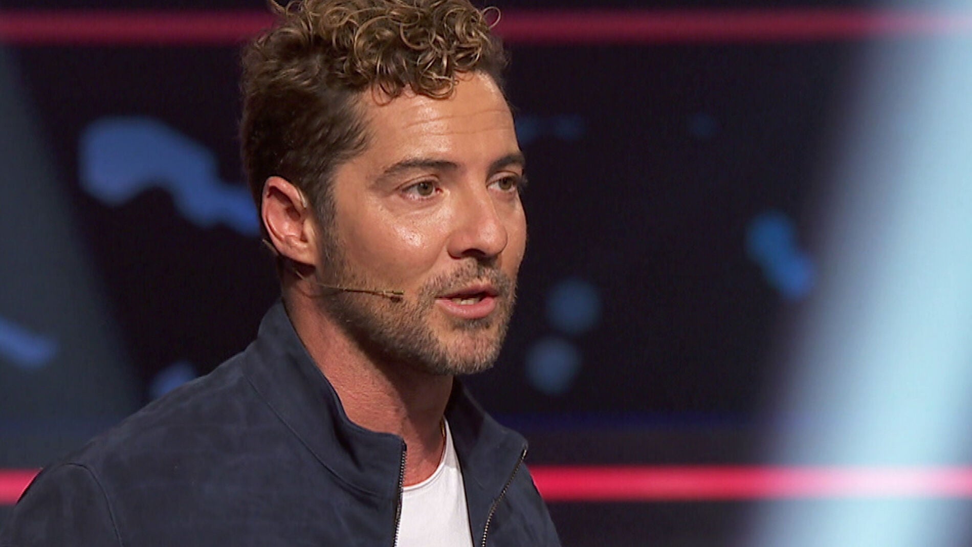 David Bisbal se emociona al ver c&oacute;mo Leonor L&oacute;pez se romp&iacute;a en el escenario de 'La Voz Kids'