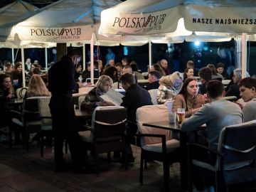 Polonia reabre las terrazas de restaurantes y cafeterías tras 7 meses de cierre por la pandemia de coronavirus