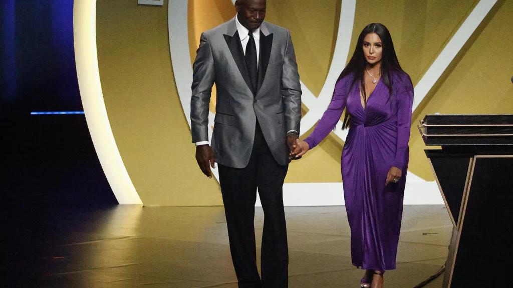 El emocionante discurso de Vanessa Bryant tras la inclusión de Kobe en el 'Hall of Fame' de la NBA El emocionante discurso de Vanessa Bryant tras la inclusión de Kobe en el 'Hall of Fame' de la NBA