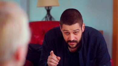 Cemal retiene a Zeynep para llevar a cabo su plan: 