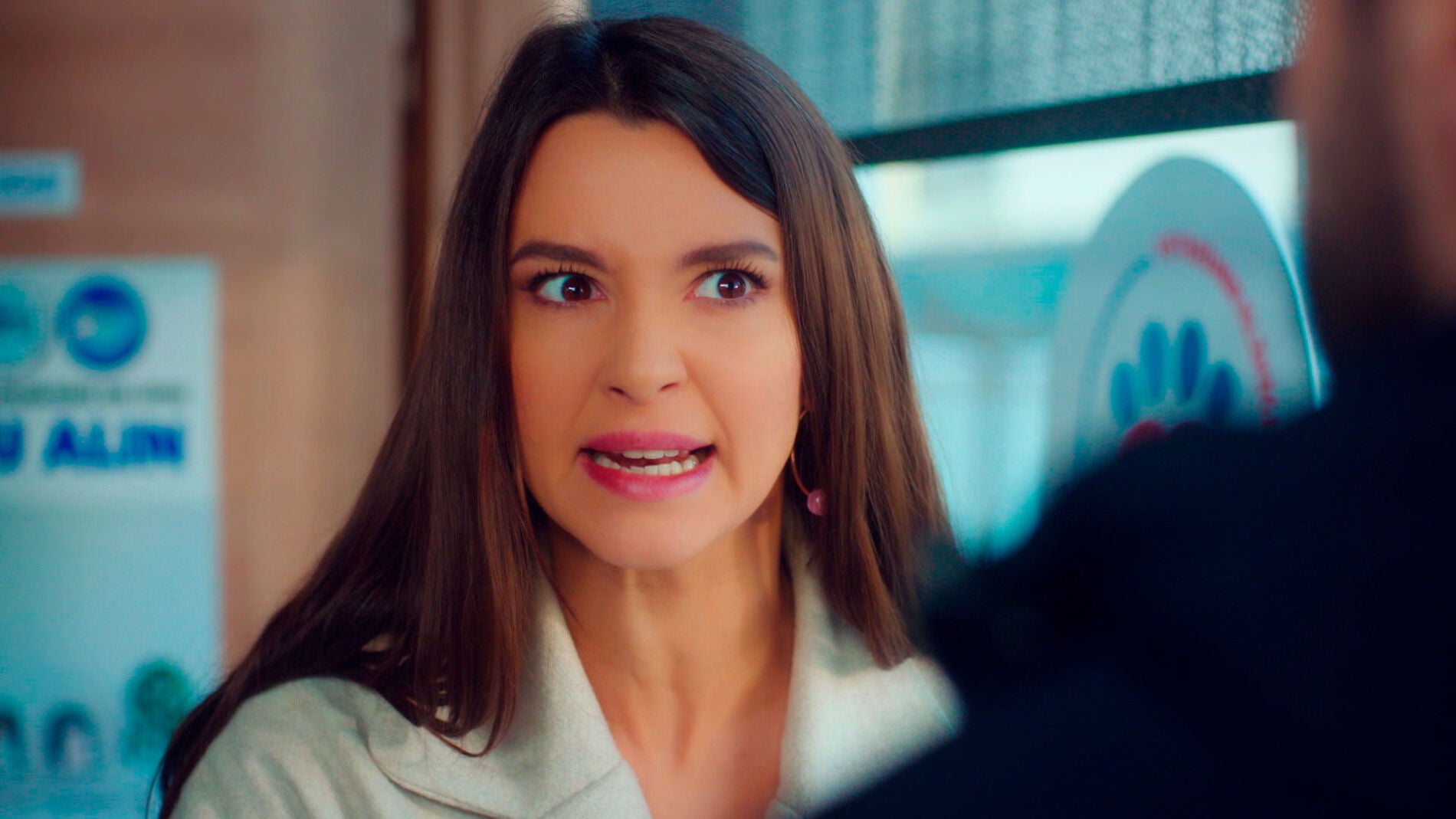 Candan, furiosa y preocupada con la confesión de Cemal: "Me llevaré a mi hija, voy a quitársela a Demir"