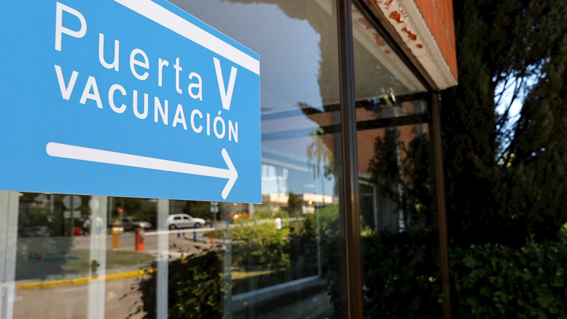 La Comunidad de Madrid abre las citas para vacunar a mayores de 30 contra el coronavirus
