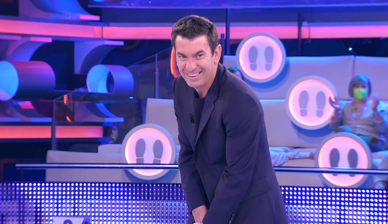 El cariñoso ‘zasca’ de Arturo Valls a su propio equipo de ‘¡Ahora caigo!’ tras una “pregunta de mierda” El cariñoso ‘zasca’ de Arturo Valls a su propio equipo de ‘¡Ahora caigo!’ tras una “pregunta de mierda”