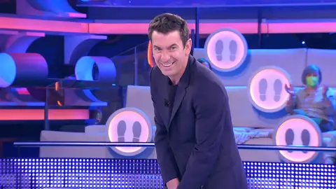 El cariñoso ‘zasca’ de Arturo Valls a su propio equipo de ‘¡Ahora caigo!’ tras una “pregunta de mierda” El cariñoso ‘zasca’ de Arturo Valls a su propio equipo de ‘¡Ahora caigo!’ tras una “pregunta de mierda”