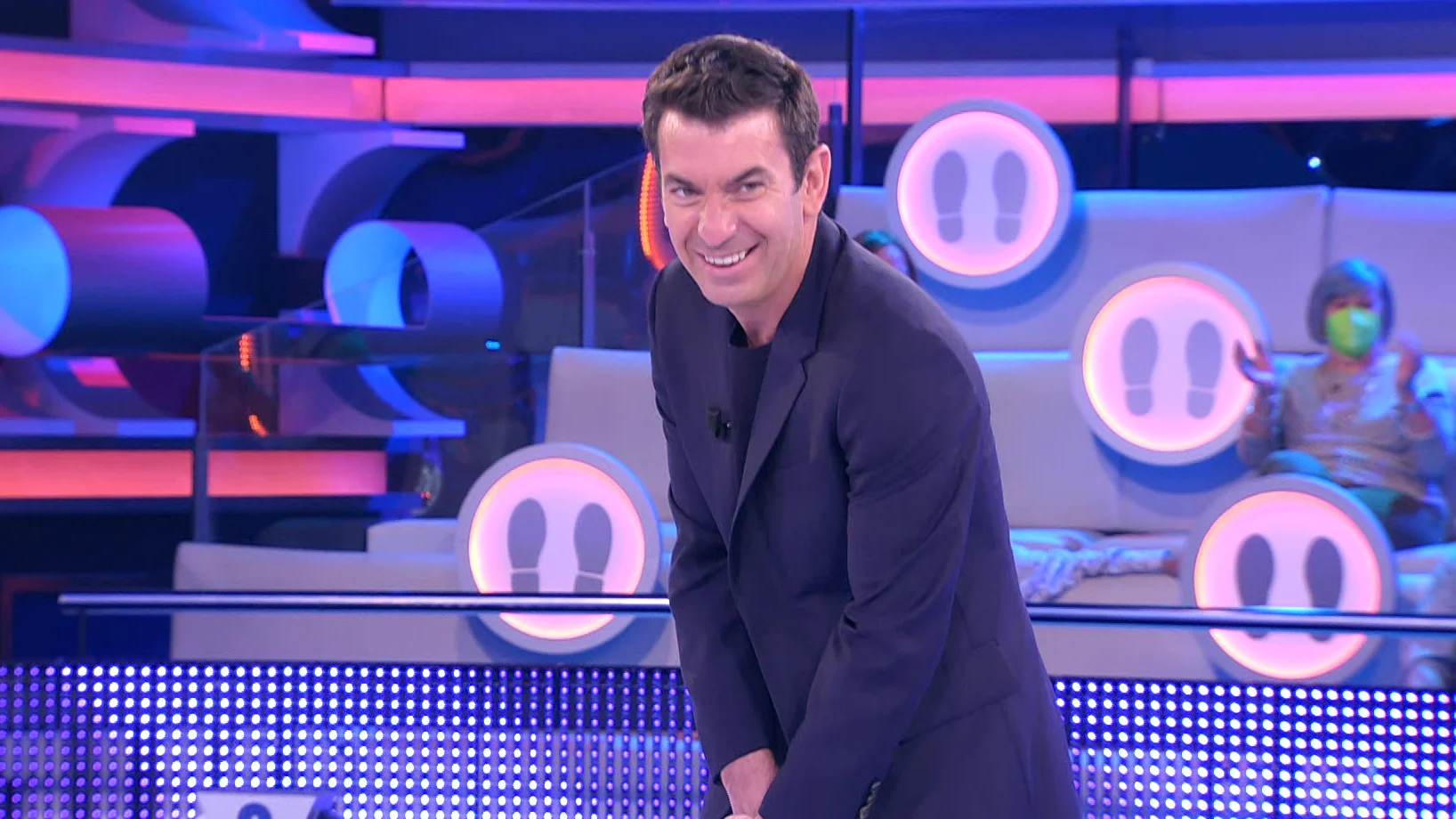El cari&ntilde;oso &lsquo;zasca&rsquo; de Arturo Valls a su propio equipo de &lsquo;&iexcl;Ahora caigo!&rsquo; tras una &ldquo;pregunta de mierda&rdquo; 