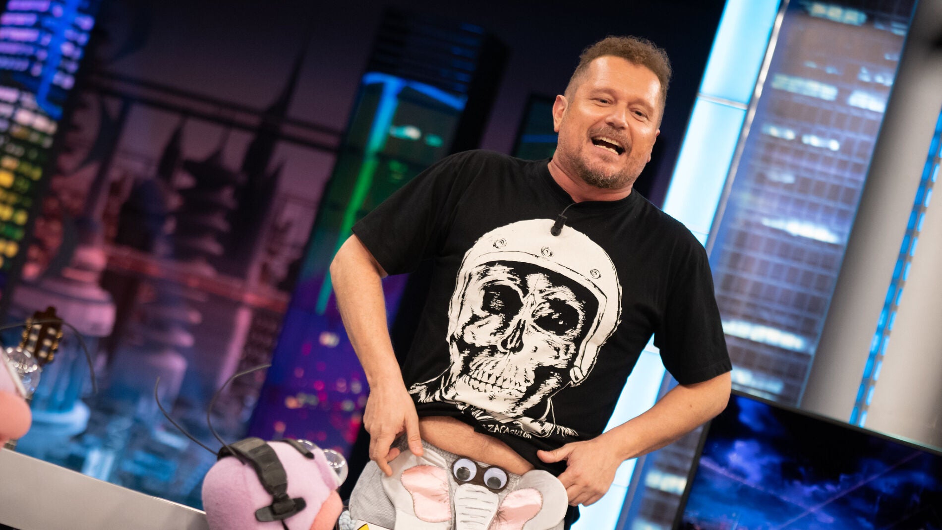 &iexcl;Ver para creer! Pablo Motos y El Monaguillo ense&ntilde;an los calzoncillos en 'El Hormiguero 3.0'