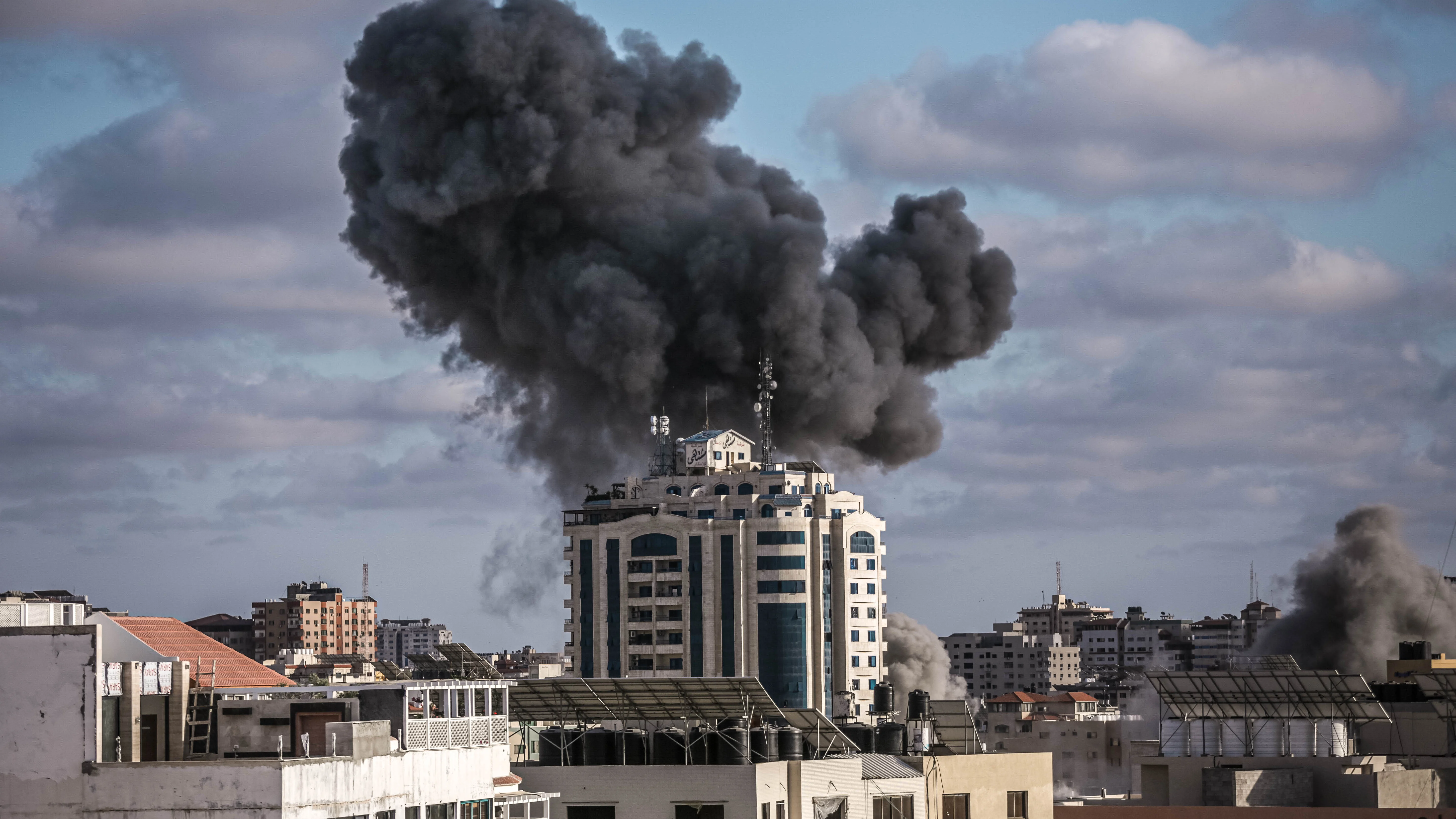 La escalada de violencia entre Israel y Hamás atraviesa su jornada más sangrienta en Gaza La escalada de violencia entre Israel y Hamás atraviesa su jornada más sangrienta en Gaza