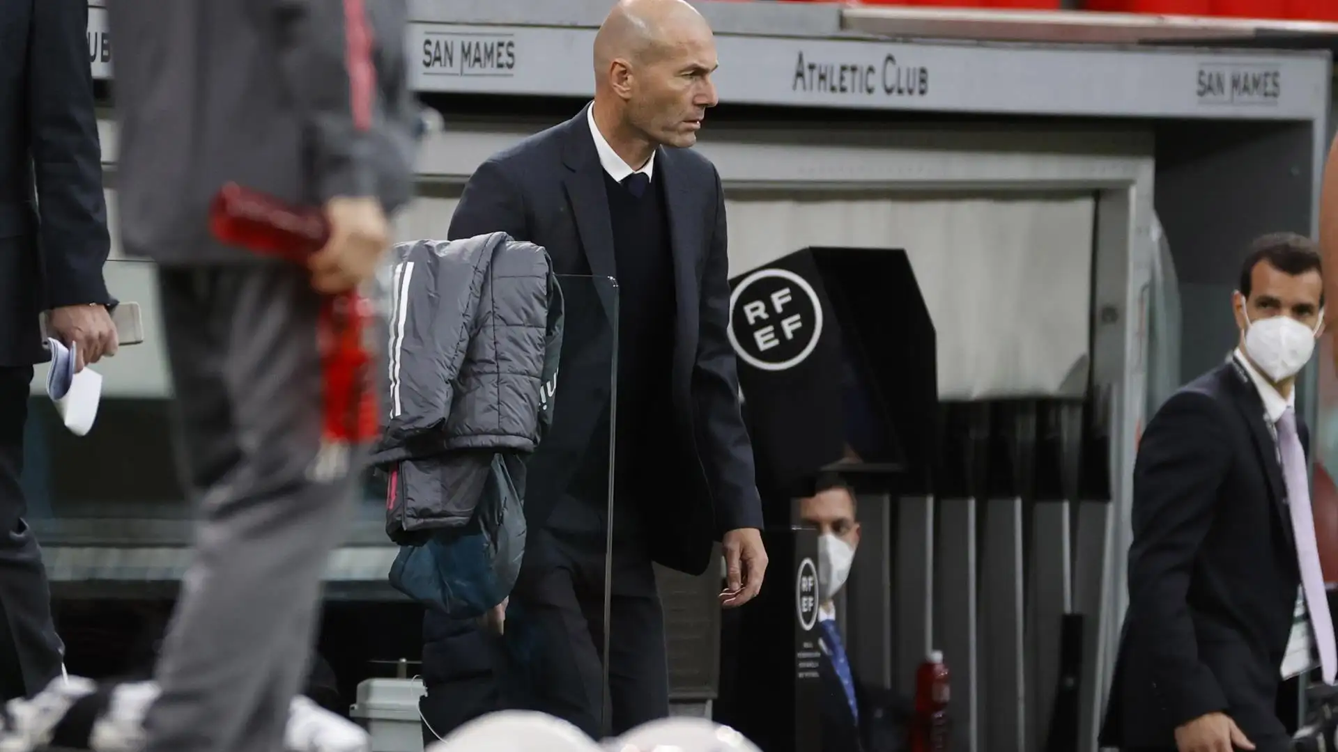 Zidane: "¿Cómo voy a decir a mis jugadores que me voy ahora? Es mentira" Zidane: "¿Cómo voy a decir a mis jugadores que me voy ahora? Es mentira"