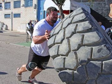 Roberto Rodríguez recorre 40 metros con 160 kilos en cada mano: "Soy el más fuerte de España"