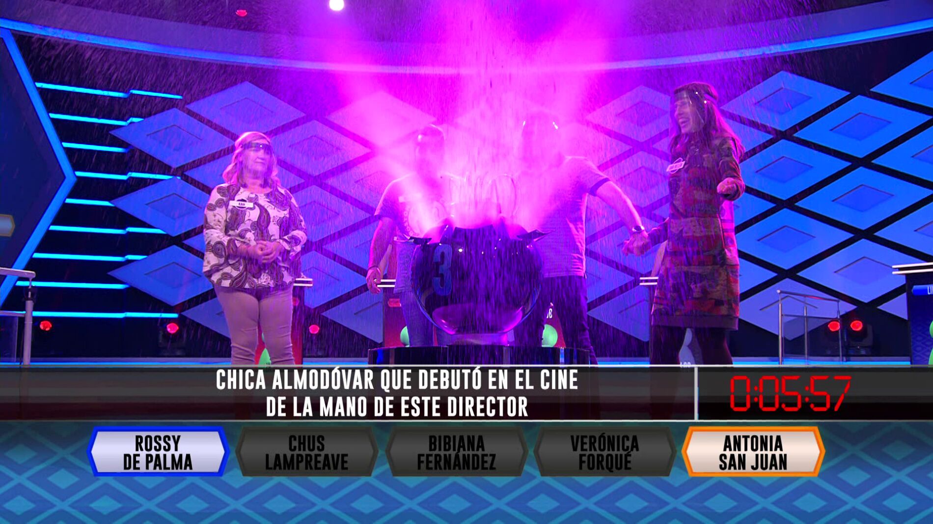 Almodóvar y sus actrices hacen explotar la tercera bomba de ‘Libérrimos’
