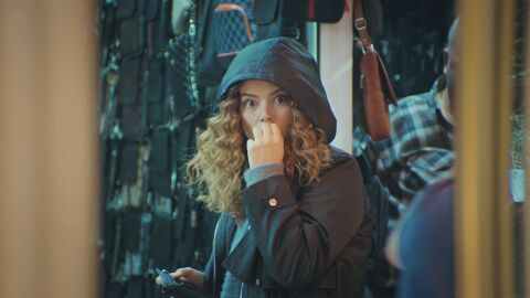 El inquietante descubrimiento de Sirin tras espiar a Bahar y Bersan en 'Mujer'